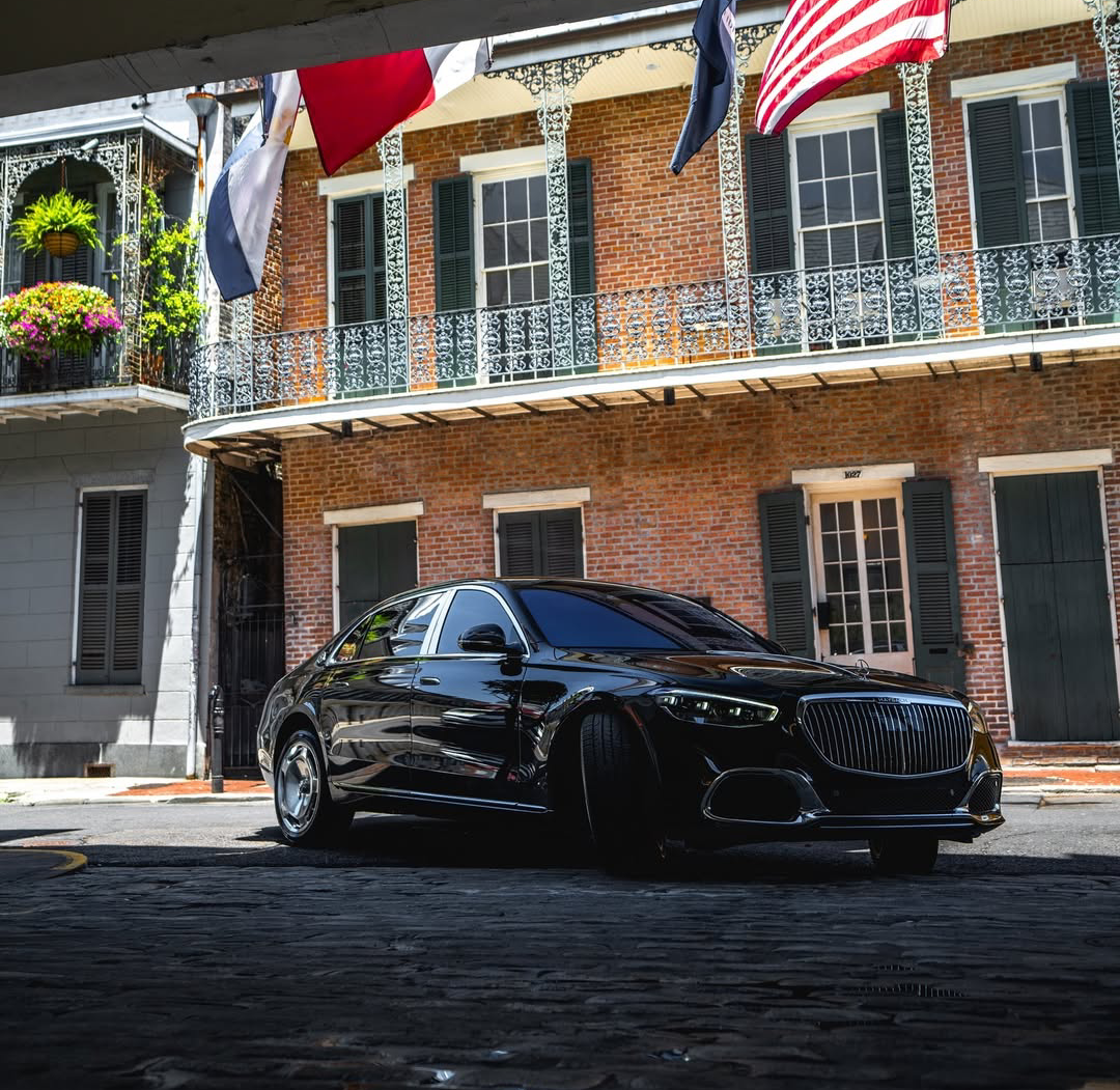 Limousine livery service in New Orleans operated by a professional chauffeur